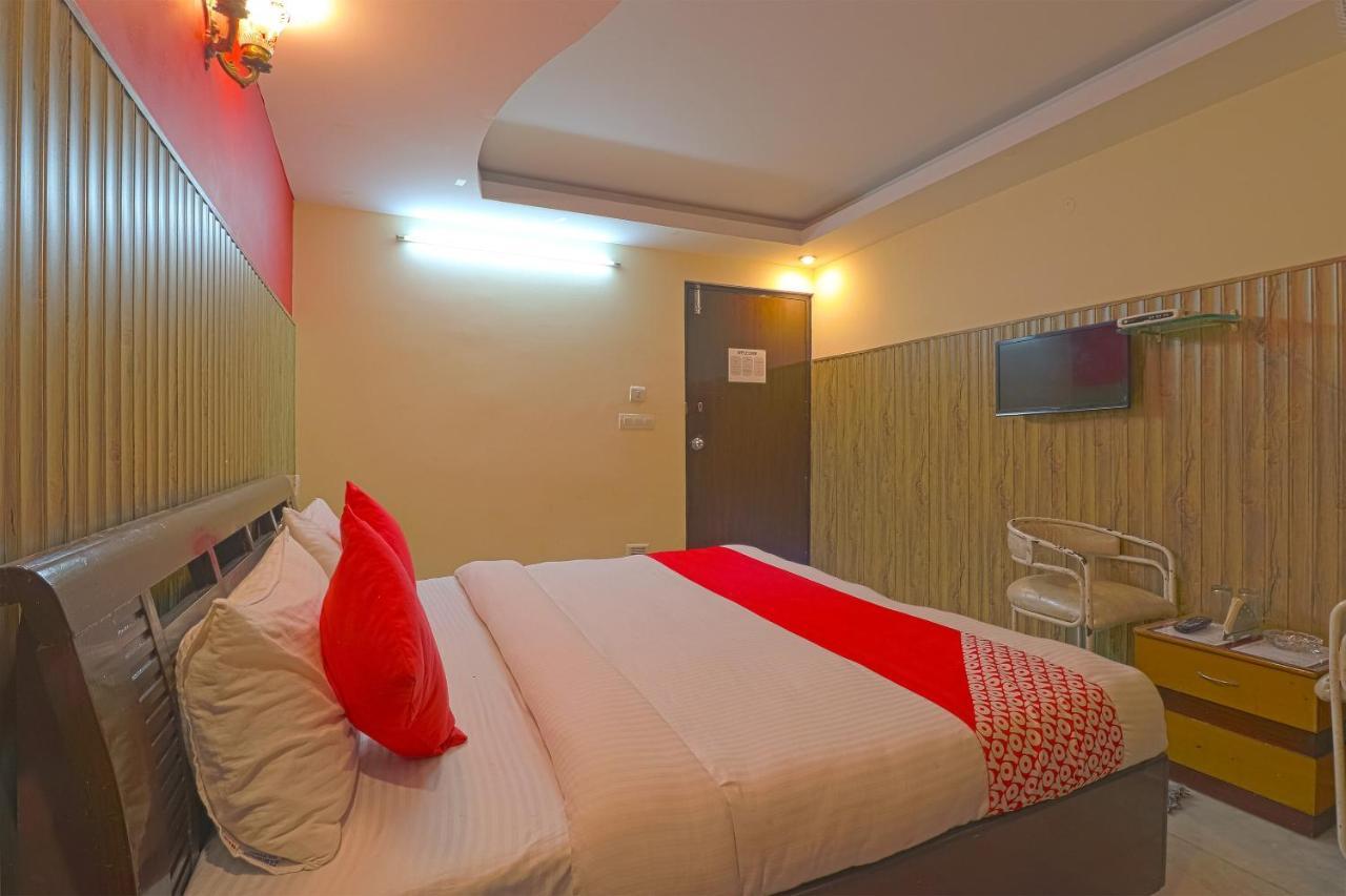 Oyo 834 Shree Balaji Hotel Фаридабад Экстерьер фото
