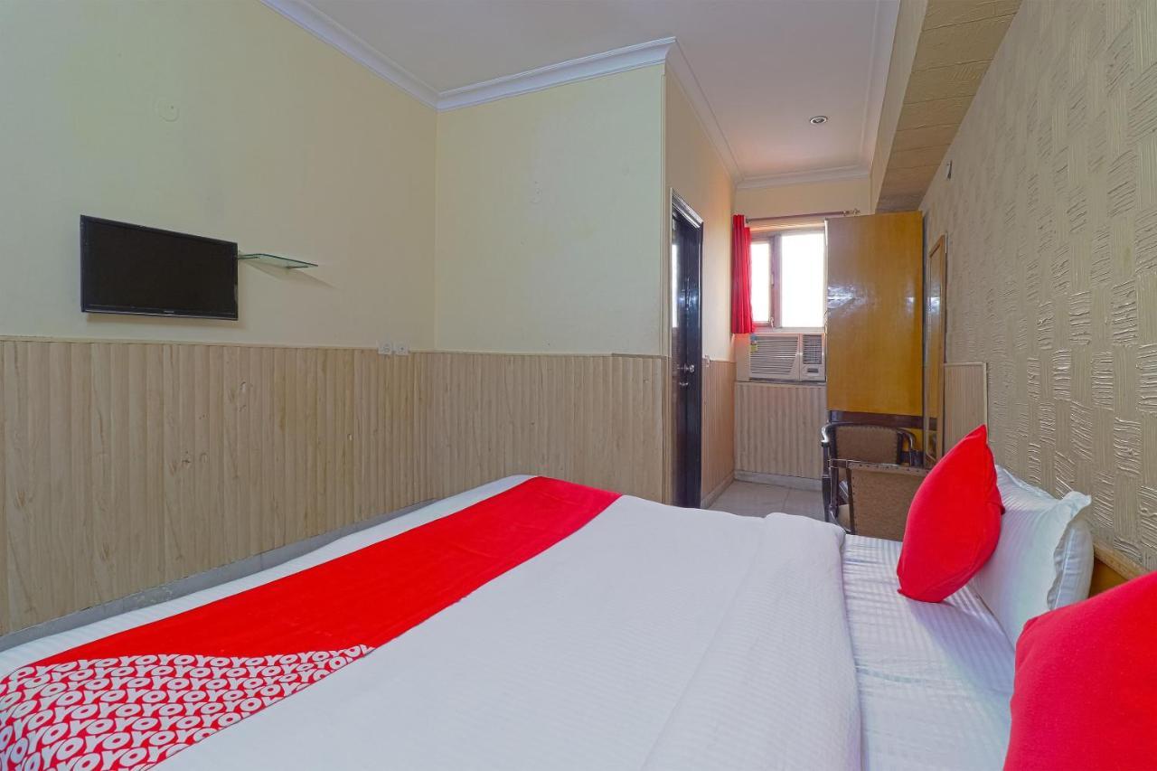 Oyo 834 Shree Balaji Hotel Фаридабад Экстерьер фото