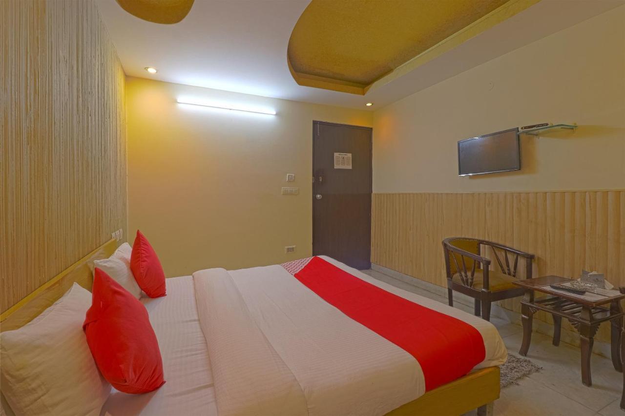 Oyo 834 Shree Balaji Hotel Фаридабад Экстерьер фото